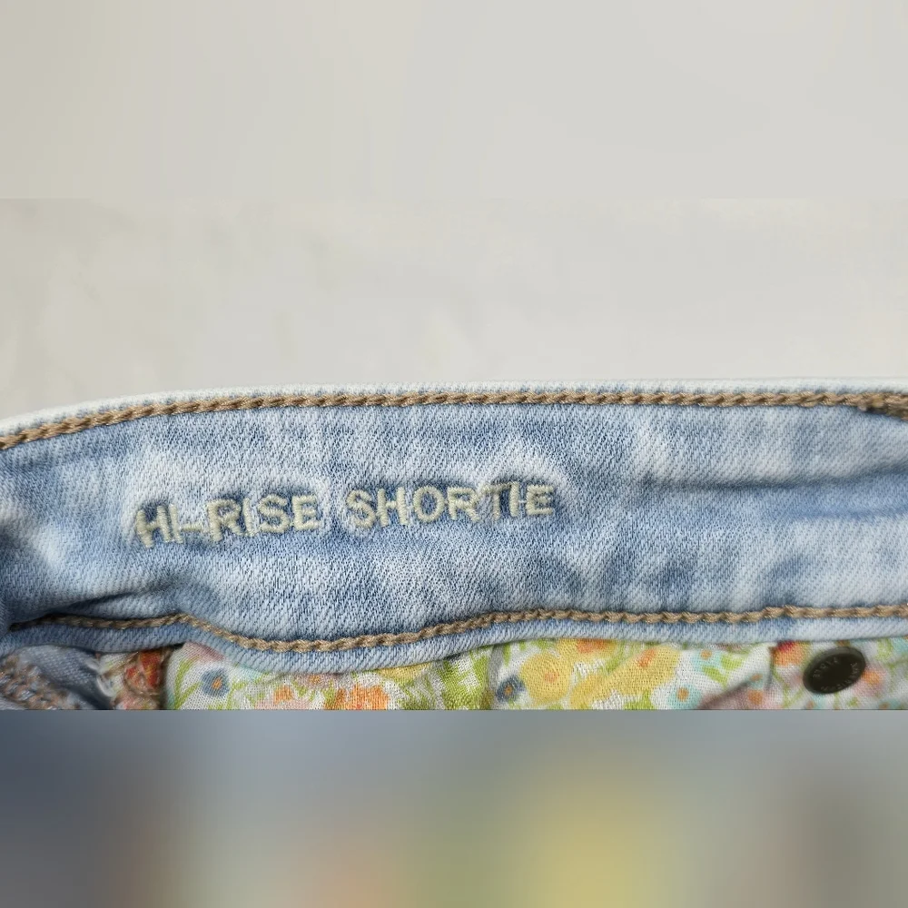 American Eagle Next Level Stretch Hi-Rise Shortie Shorts Distressed Women's 6 - Picture 12 of 12